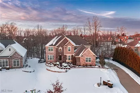 14300 Castlereagh Ln, Strongsville, OH 44136