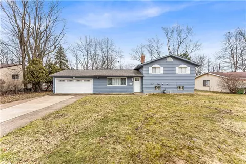 5675 Meadow Ln, Bedford Heights, OH 44146