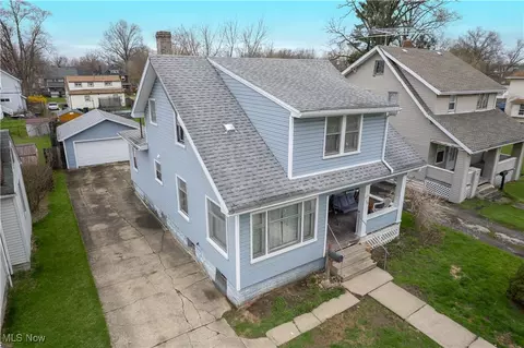 790 Oak Knoll Ave SE, Warren, OH 44484