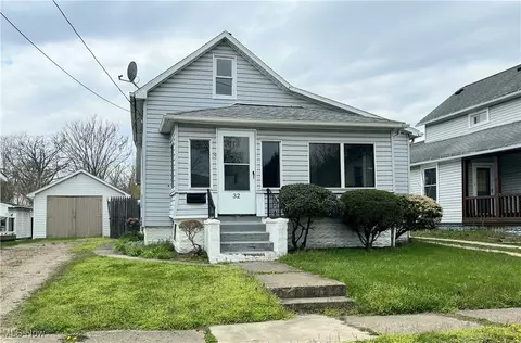 32 21st St NW, Barberton, OH 44203