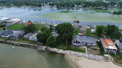 8183 E Lake Blvd, Lakeside-marblehead, OH 43440