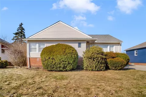 20673 Centuryway Rd, Maple Heights, OH 44137