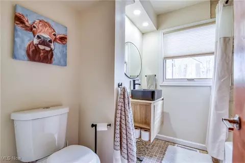 Bath - 37140 Beech Hills Dr, Willoughby Hills, OH 44094 photo 1 of 4