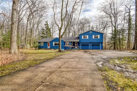 37140 Beech Hills Dr, Willoughby Hills, OH 44094