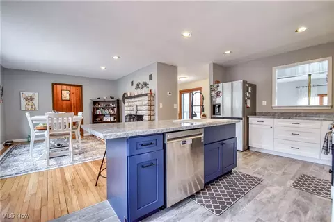 Kitchen - 37140 Beech Hills Dr, Willoughby Hills, OH 44094 photo 5 of 5