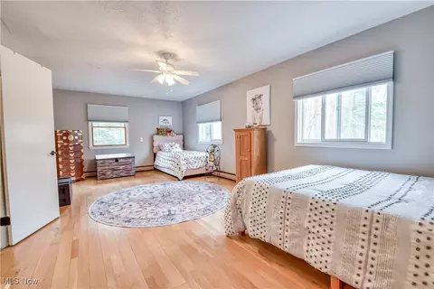 Bedroom - 37140 Beech Hills Dr, Willoughby Hills, OH 44094 photo 4 of 8