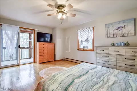 Bedroom - 37140 Beech Hills Dr, Willoughby Hills, OH 44094 photo 3 of 8