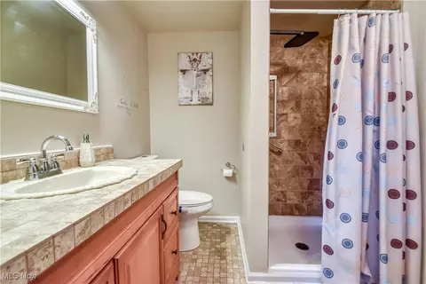 Bath - 37140 Beech Hills Dr, Willoughby Hills, OH 44094 photo 3 of 4
