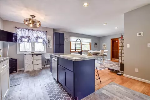Kitchen - 37140 Beech Hills Dr, Willoughby Hills, OH 44094 photo 4 of 5