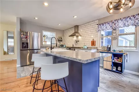 Kitchen - 37140 Beech Hills Dr, Willoughby Hills, OH 44094 photo 3 of 5