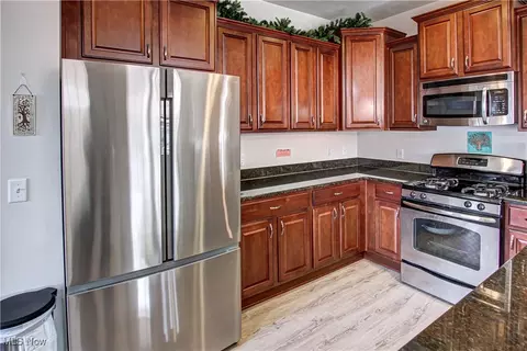 327 Blair Dr, Copley, OH 44321 photo 9