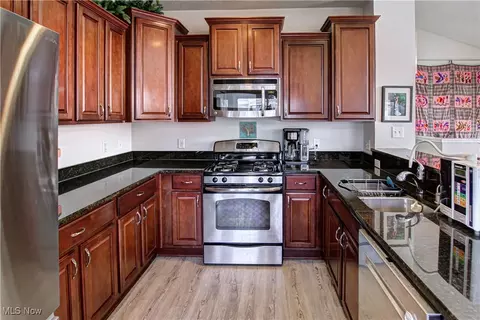 327 Blair Dr, Copley, OH 44321 photo 7