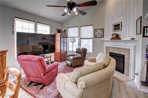 327 Blair Dr, Copley, OH 44321 photo 3