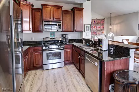 327 Blair Dr, Copley, OH 44321 photo 8