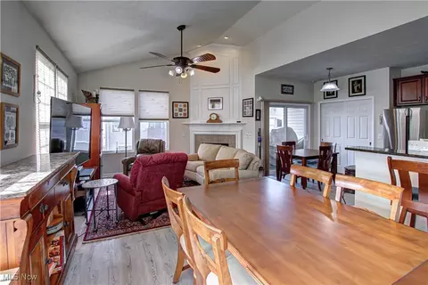 327 Blair Dr, Copley, OH 44321 photo 4