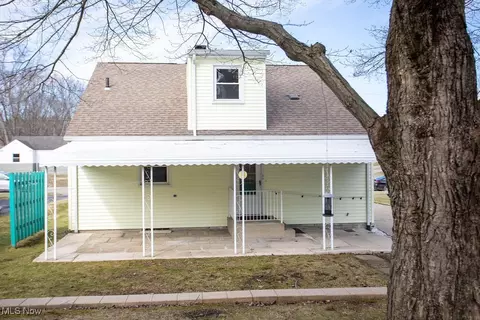 110 Grimm Heights Ave, Struthers, OH 44471 photo 3