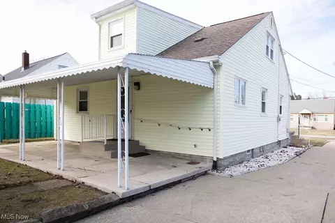 110 Grimm Heights Ave, Struthers, OH 44471 photo 4
