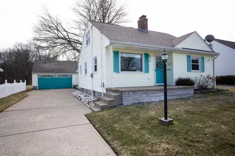 110 Grimm Heights Ave, Struthers, OH 44471