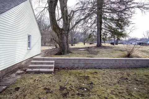 110 Grimm Heights Ave, Struthers, OH 44471 photo 6
