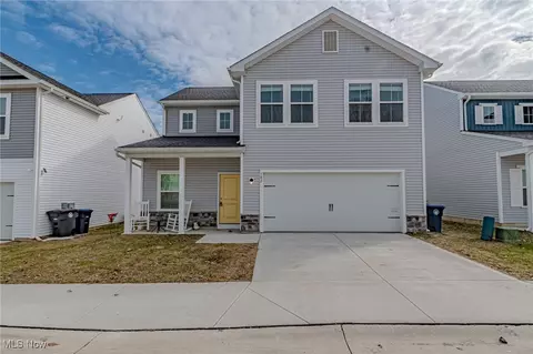 582 Auld Farm Cir, Akron, OH 44320