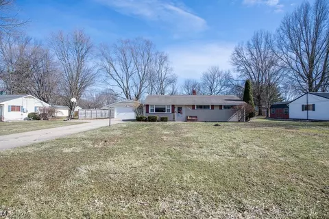 10684 Barcus Ave NE, Alliance, OH 44601