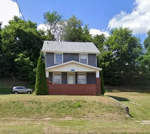 913 Lawrence Rd NE, Canton, OH 44705
