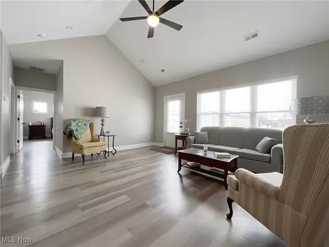 Living - 581 Vicksburg Ct, Lagrange, OH 44050 photo 2 of 5