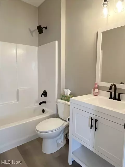 Bath - 581 Vicksburg Ct, Lagrange, OH 44050 photo 3 of 4