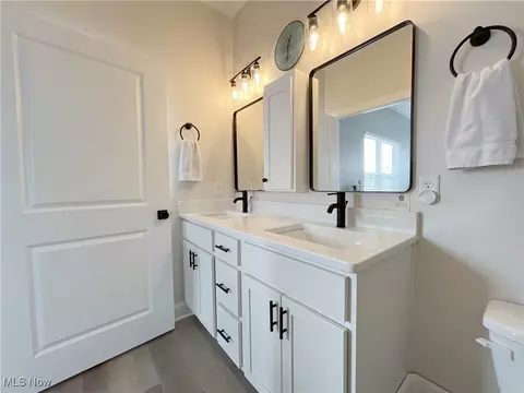 Bath - 581 Vicksburg Ct, Lagrange, OH 44050 photo 2 of 4