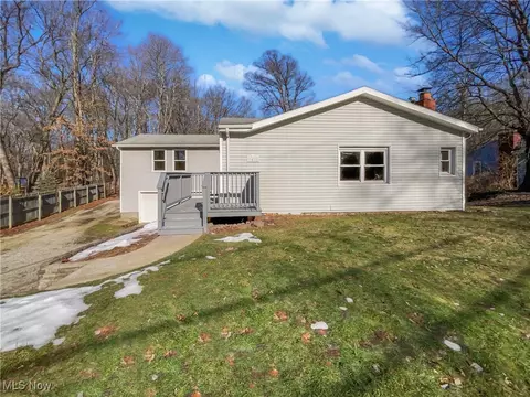 1411 Mctaggart Rd, Stow, OH 44224