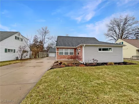 252 Wallace Dr, Berea, OH 44017