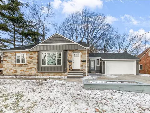 4704 W 11th St, Cleveland, OH 44109