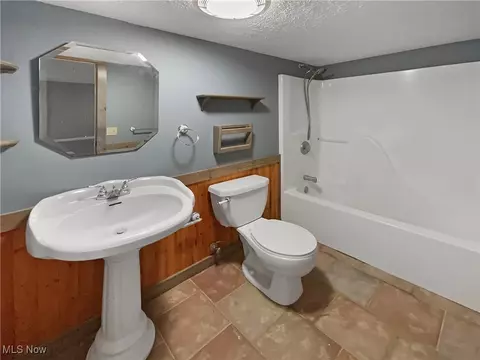 Bath - 3829 E 364th St, Willoughby, OH 44094 photo 3 of 3