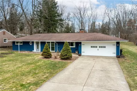 8402 Metropolitan Blvd, Olmsted Falls, OH 44138
