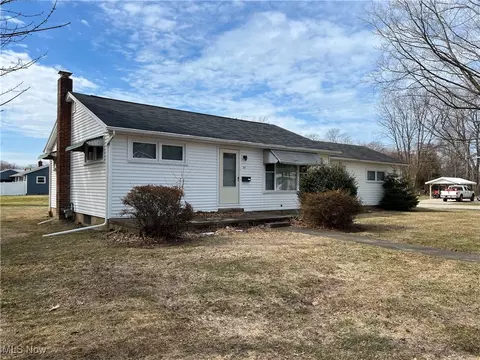 715 Grove St, Conneaut, OH 44030