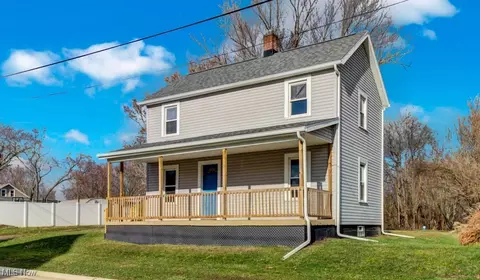 221 Maple St, Waynesburg, OH 44688