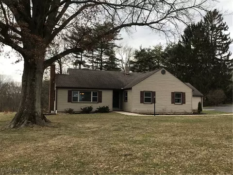 8330 Knauf Rd, Canfield, OH 44406