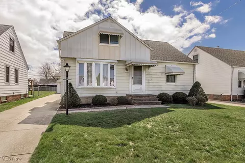 28934 Blissfield Dr, Willowick, OH 44095