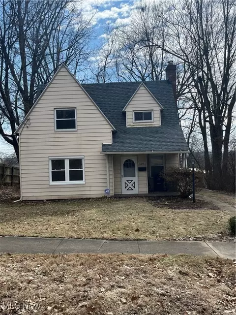 1524 Hillside Ter, Akron, OH 44305