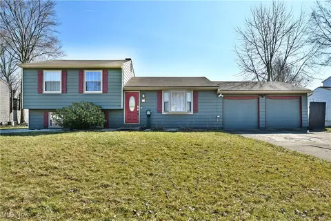 72 Summerberry Ln, Niles, OH 44446