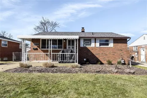 6420 Lockhaven Dr, Brook Park, OH 44142