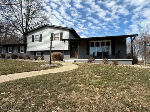 483 Stratton Ave SW, New Philadelphia, OH 44663