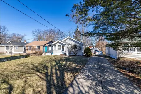 2114 Grantwood Dr, Parma, OH 44134