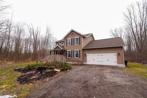 4577 E Maple Rd, Geneva, OH 44041 photo 2