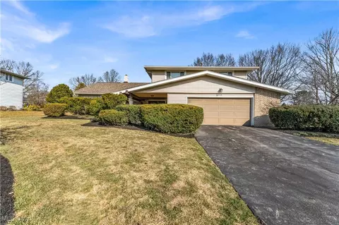 25423 Cardington Dr, Beachwood, OH 44122