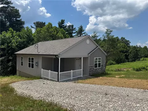 342 Elm St, New Straitsville, OH 43766
