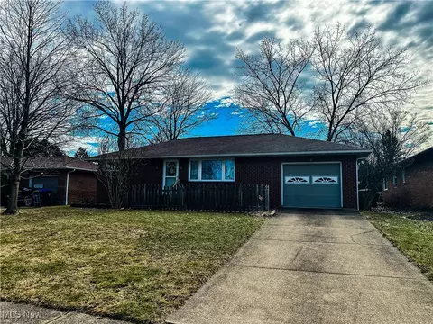 212 Roanoke Ave, Cuyahoga Falls, OH 44221