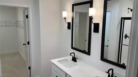 917 Oak Point Cir, Elyria, OH 44035 photo 5