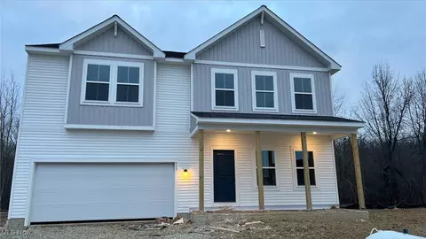 917 Oak Point Cir, Elyria, OH 44035 photo 2