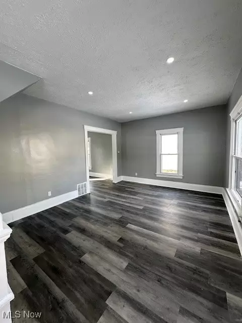 120 Grant St, Elyria, OH 44035 photo 2